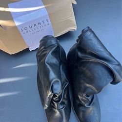 Journee Collection Womens Black Ankle Booties Side Zip Fashion Boots