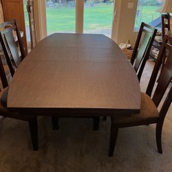 Broyhill Table And Chairs