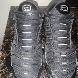 Nike Air Max Plus Low Triple Black