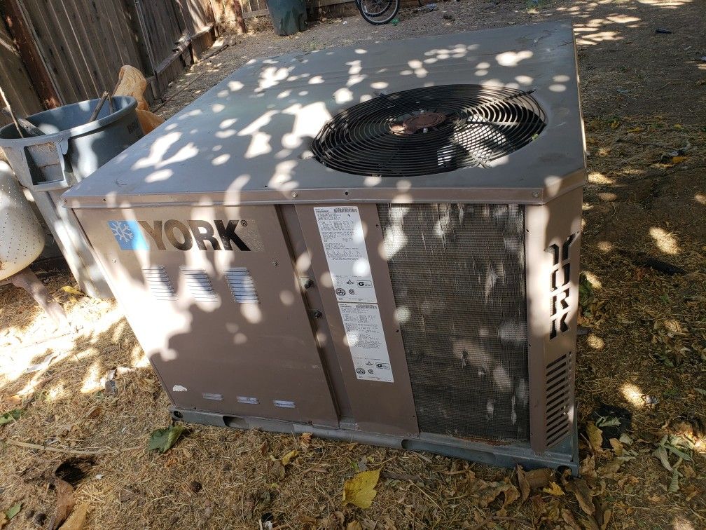 AC UNIT