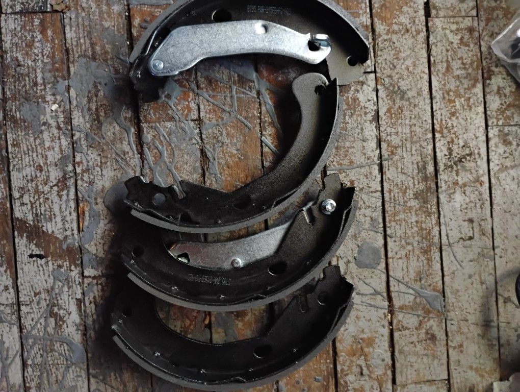 2006 -2010 Chevrolet HHr Rear Brake Shoes