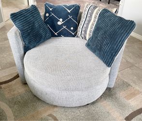 Rooms To Go Aberlin Court Oversized Swivel Chair – Best Offer Considered