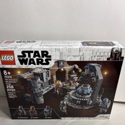 LEGO Star Wars: The Armorer's Mandalorian Forge (75319) Brand New Sealed.