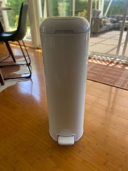 Diaper Genie Platinum Pail (Lily White)