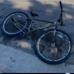 Throne 29” Camo 2021 Bmx