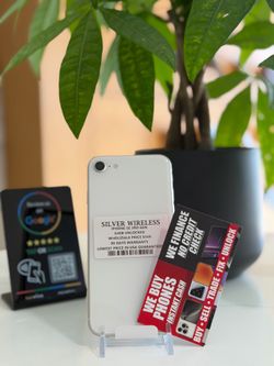 IPHONE SE 3RD GEN 64GB UNLOCKED 🤍