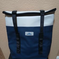 INSULATED BACKPACK $8 (NEW)