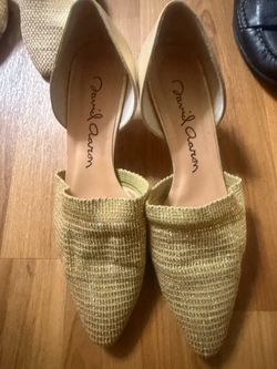 Zapatos dorados de vestir