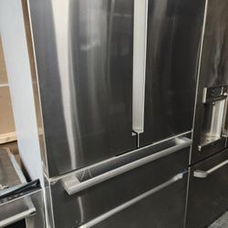Bosch 800 Series 4-door counter-depth refrigerator in stainless steel for $1500! Sleek design, energy efficient