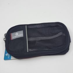 Eagle Creek Pack-It System Quater Cube - Black. New with tag. Model 
EC-0.  UPC 07.  Measurements 8x4". Weight 2oz plus 
shipping mat