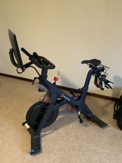 2024 Peloton Bike 2nd Gen Very Good Condition 51-200 Rides - Marietta, GA