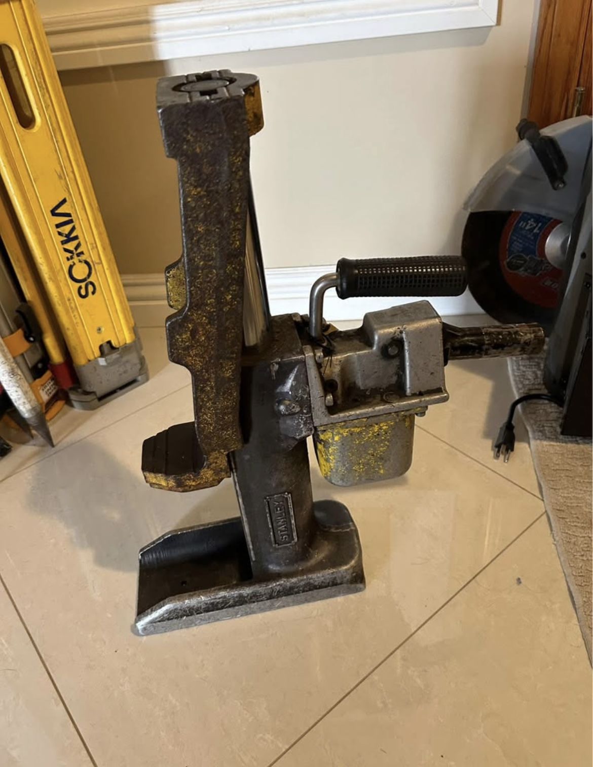 Stanley TJ12 | 10 Ton Hydraulic Track Jack / Rail Jack