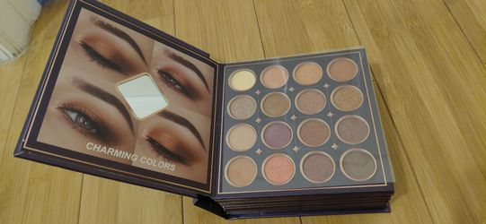 Brand new makeup kit eyeshadow.  Blushes.  Highlights. Lip color. Concealer.  Contour.. etc.