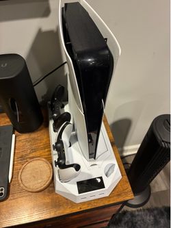 PS5 + 2 Controllers + SSD + Stand