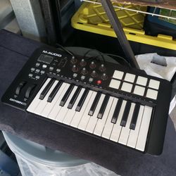 M Audio Oxygen25 Keyboard 