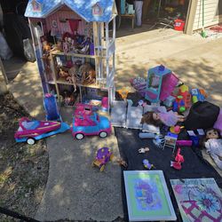 Doll house, Dolls and Backpacks