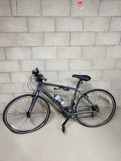Giant Escape 3 M Charcoal Hybrid Bike