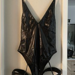 Women's Sexy Pu Leather Bodysuit Snap Crotch Leg Strap Up Set