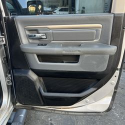 Rear Passenger Side Door Panel Paño Puerta Cover Tapiceria 2009 2018 Ram Truck GREAT CONDITIONS