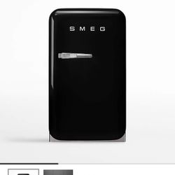 SMEG mini Fridge in Black