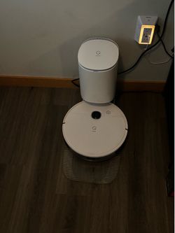 Yeedi / Roomba self cleaning vacuum/ mop.