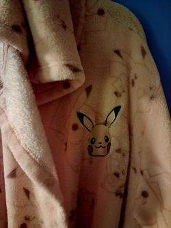 L/XL Pokémon Robe