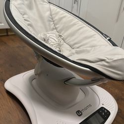 Mamaroo 4moms swing and bassinet 