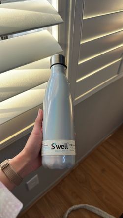 Swell Insulated Water Bottle in Milky Way