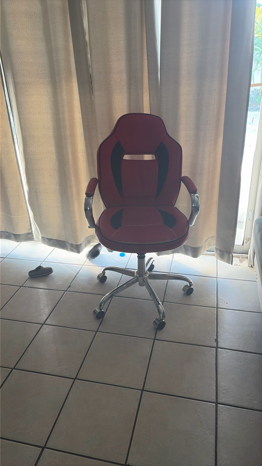 Gaming Chair/Office Chair (NEGOTIABLE!!!)