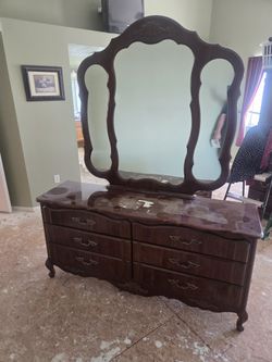 Dresser With Mirrior $75