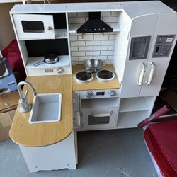 Kids Play Kitchen