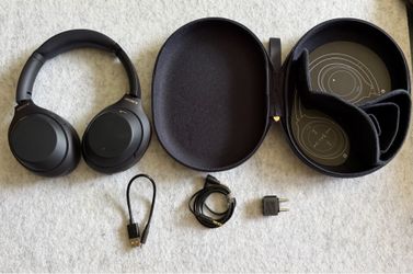 Sony WH-1000XM4 Noise Canceling Headphones - Black (Pristine Condition)
