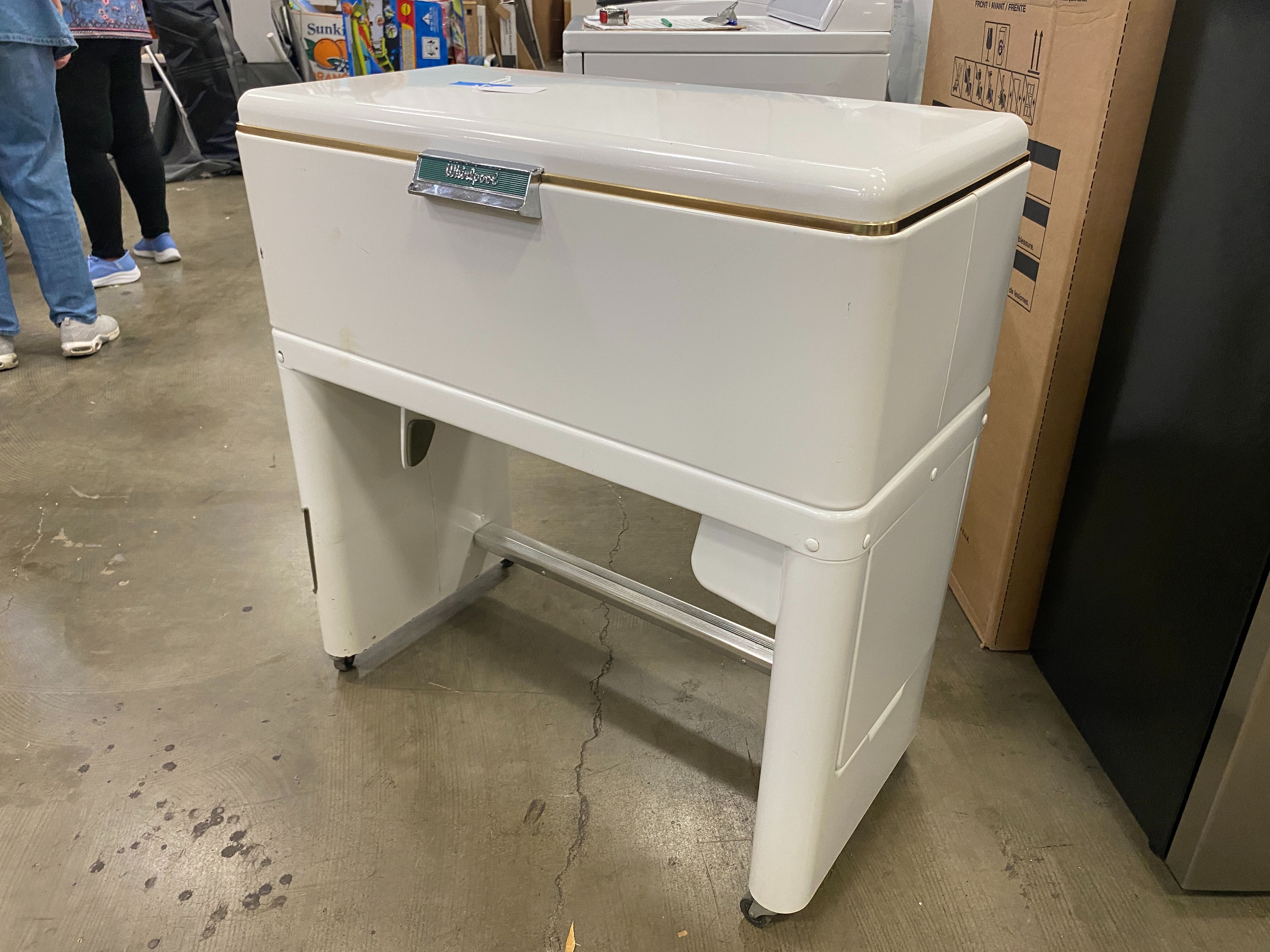 WHIRLPOOL Vintage Wringer with Drying Racks