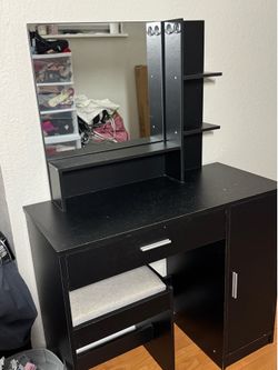 Black vanity with stool