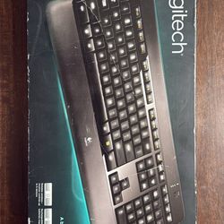 Logitech K800 Illuminated Wireless Keyboard