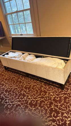 Upholstered storage bench