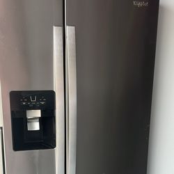 Refrigerator whirlpool 33” Side by Side Good Condition working perfect with warranty delivery available 