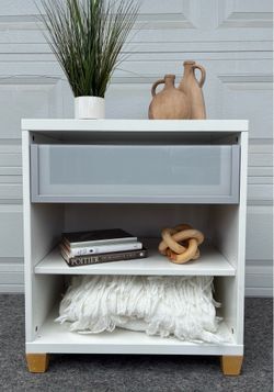 Side table/night stand with drawer