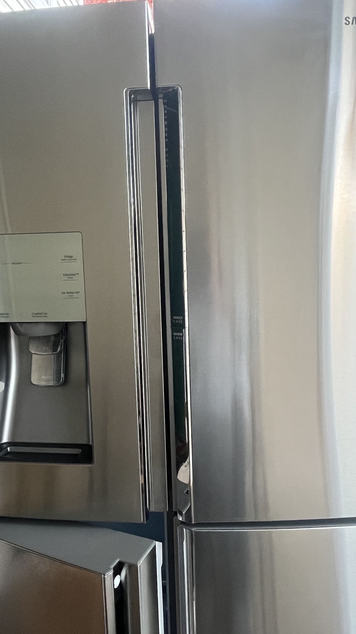 Samsung 4 doors refrigeraytor with metal cooling system.