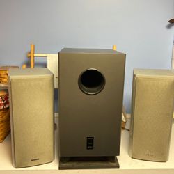 Onkyo 3 piece powered subwoofer bookshelf speaker system