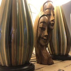 Vintage pair lamps & wood carved statue.  🗝️ Beautiful