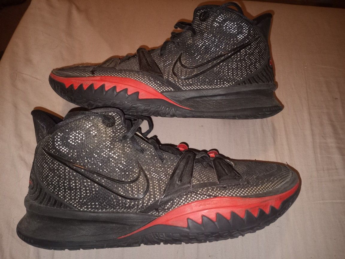 $50 NIKE KYRIE 7 BRED SIZE 10 BASKETBALL SHOES