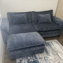  New Loveseat 