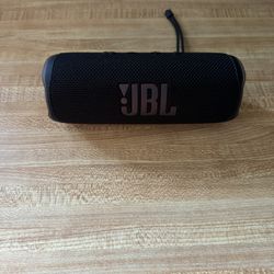 JBL Flip 6 Bluetooth Speaker 