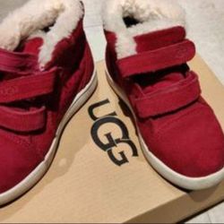Girl's shoes. UGG Shoes size 10.