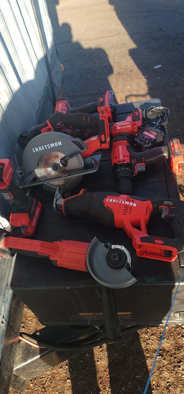 Craftsman20v 9 Piece Tool Set W/charger And 2 Batteries