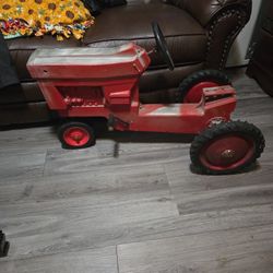 1971 model 404 international pedal tractor