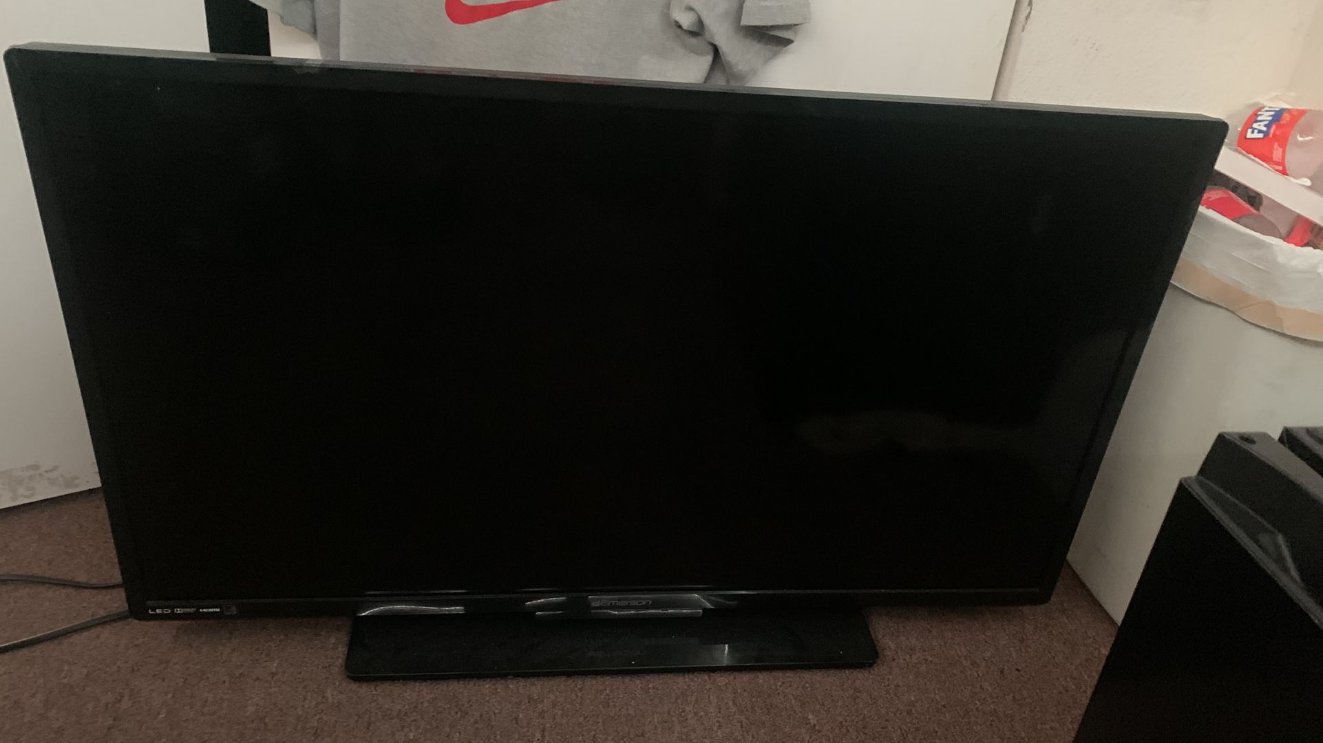 40” Emerson LED Tv