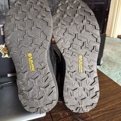 Men work boots insulated water resistant  size 11