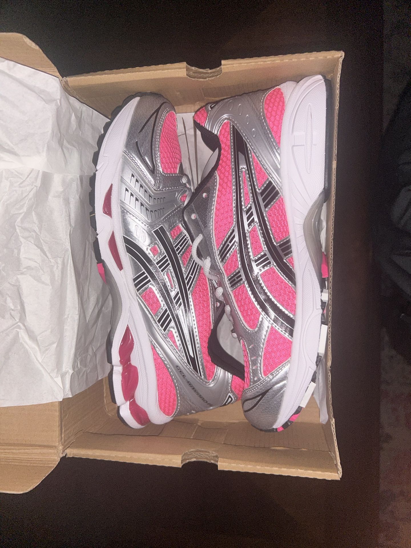 NEW PINK ASICS SIZE 10